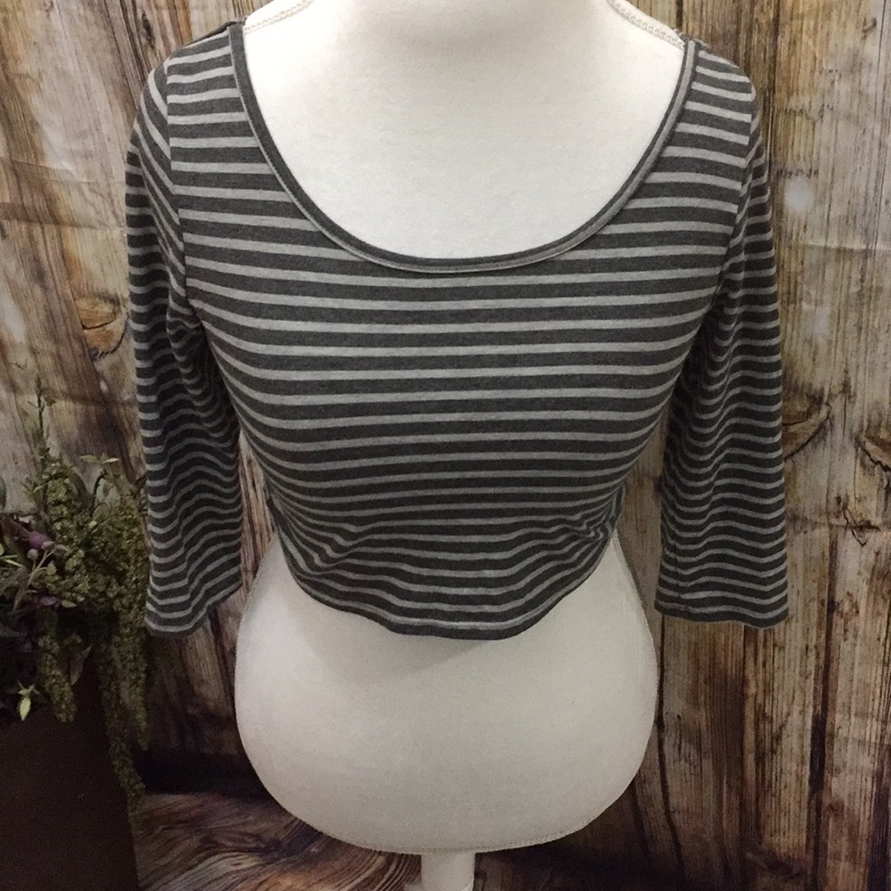Cross cross crop top . Grey striped size Large. 🍤
